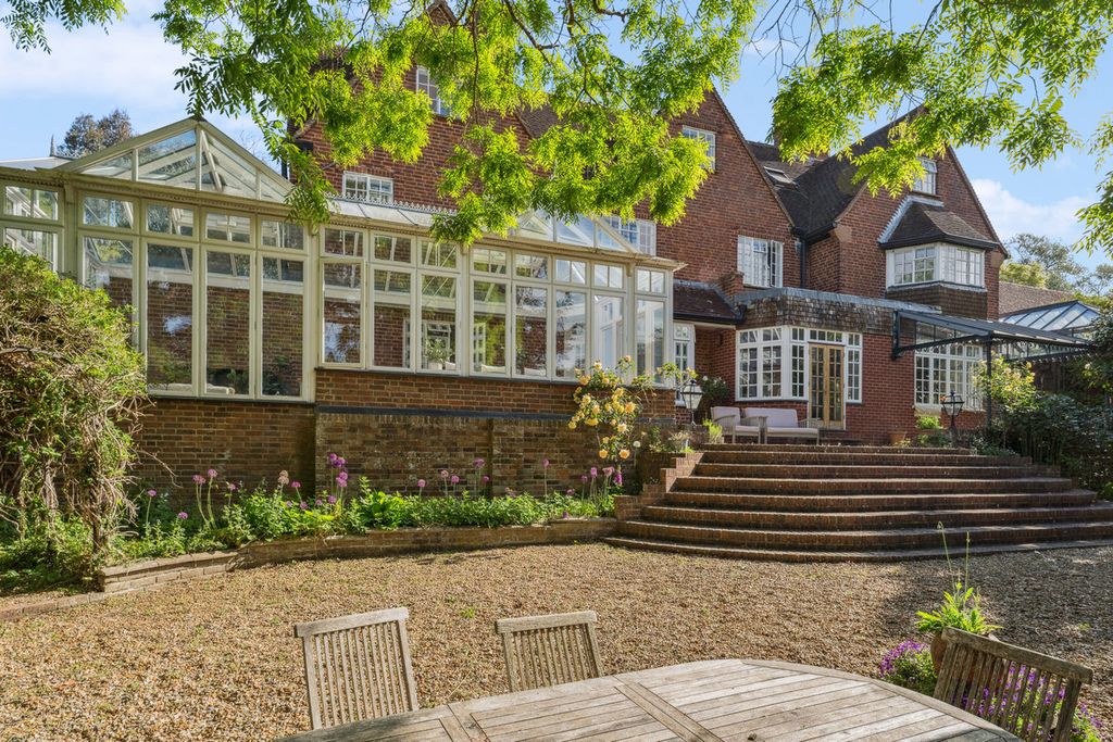 Property photo 2 of 33