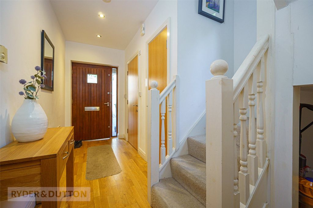 Property photo 3 of 20 Entrance Hallway