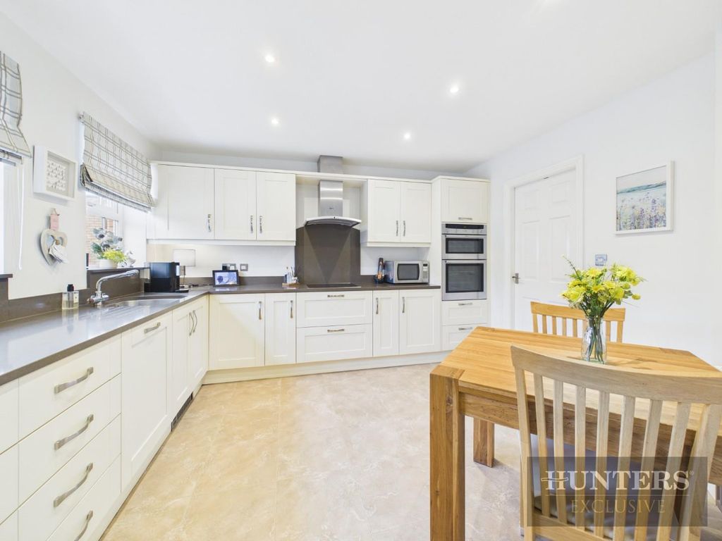 Property photo 2 of 21 Kitchen