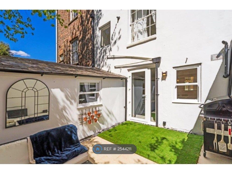 Property photo 1 of 12 Courtyard Garden