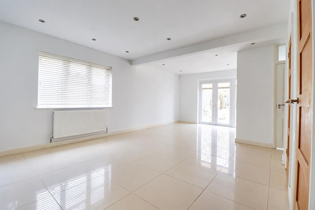 Property photo 2 of 24