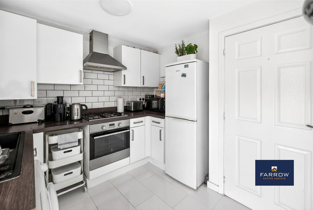 Property photo 3 of 25 Kitchen