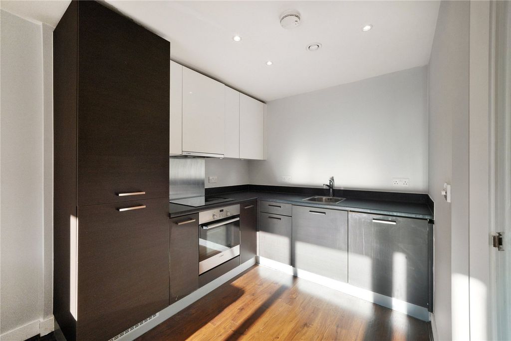 Property photo 2 of 18 Picture No. 23