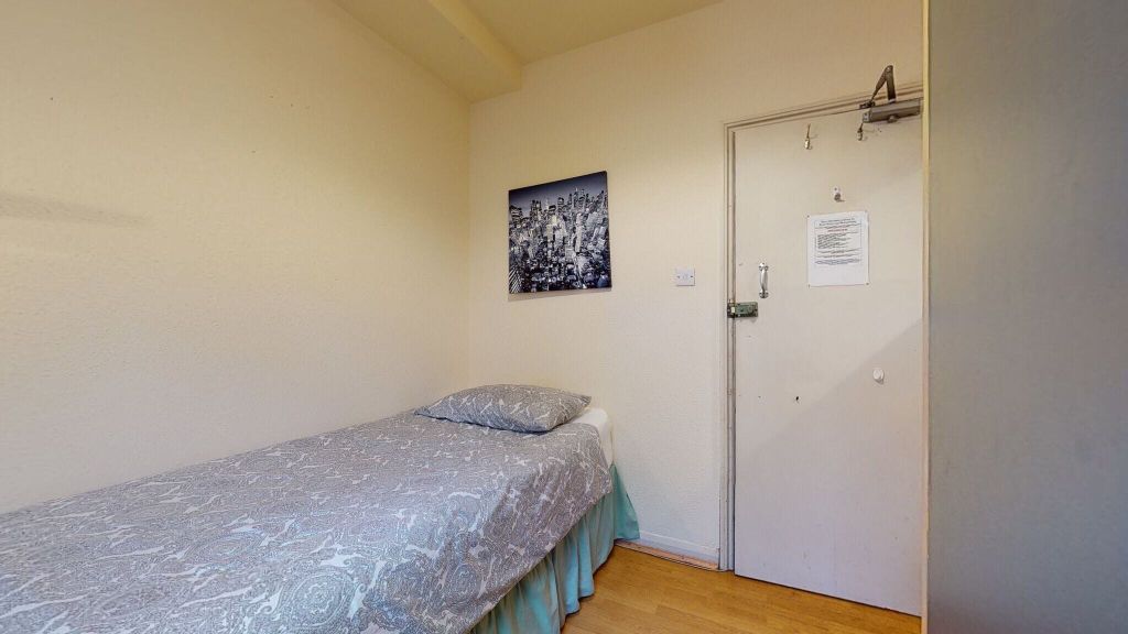 Property photo 3 of 5 Bedroom