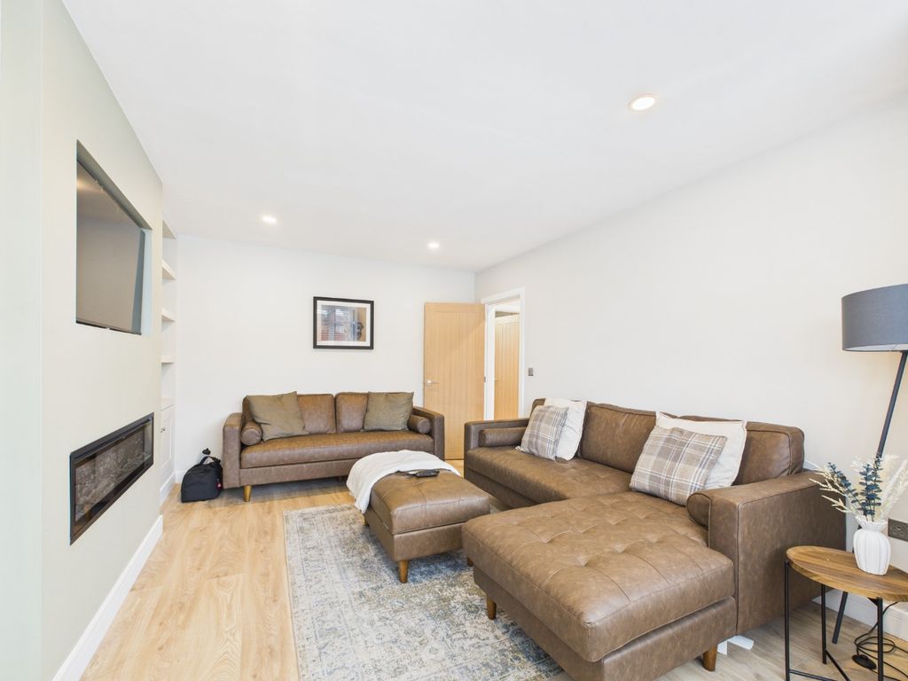 Property photo 2 of 25 4667844