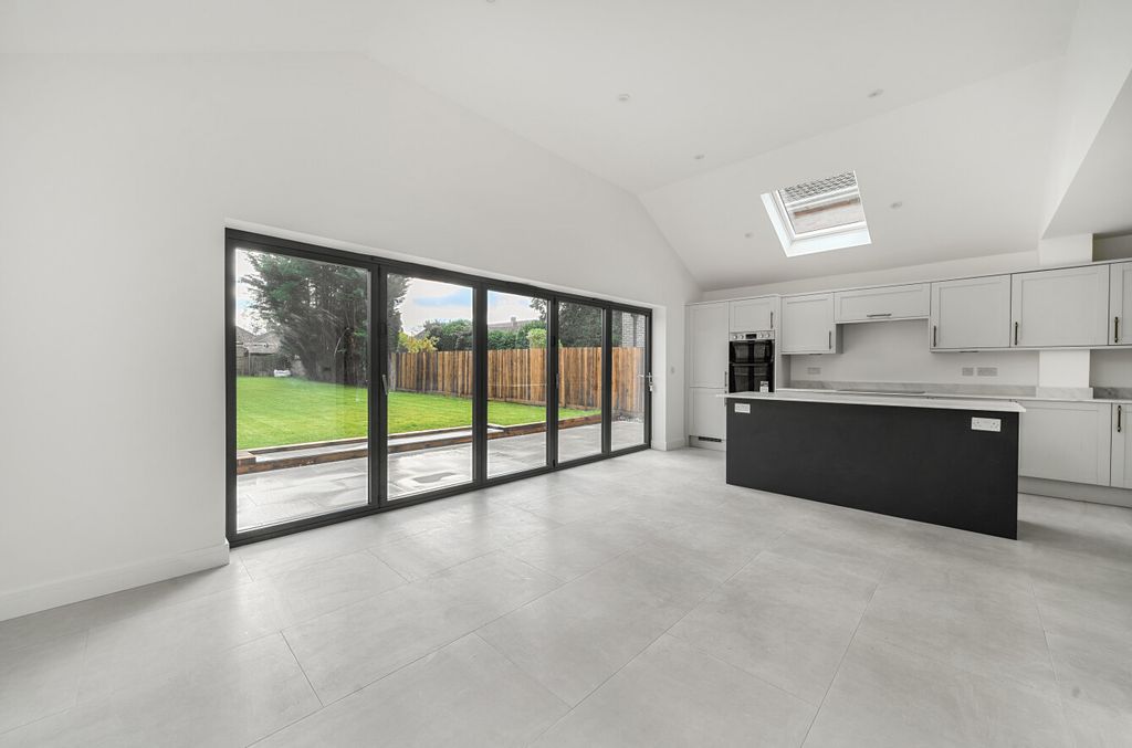 Property photo 2 of 35 1383992-16-6925B6...