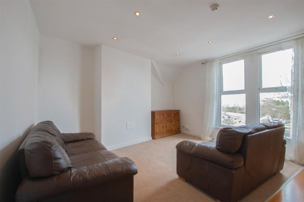 Property photo 3 of 12 Taff Embankment New.Jpg