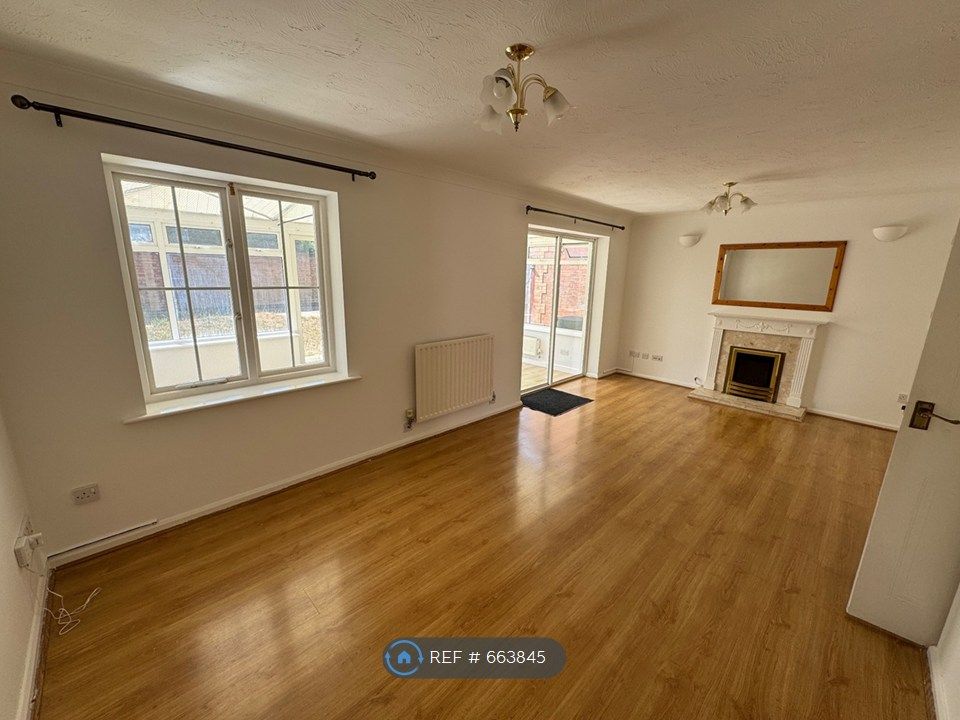 Property photo 3 of 14 Lounge