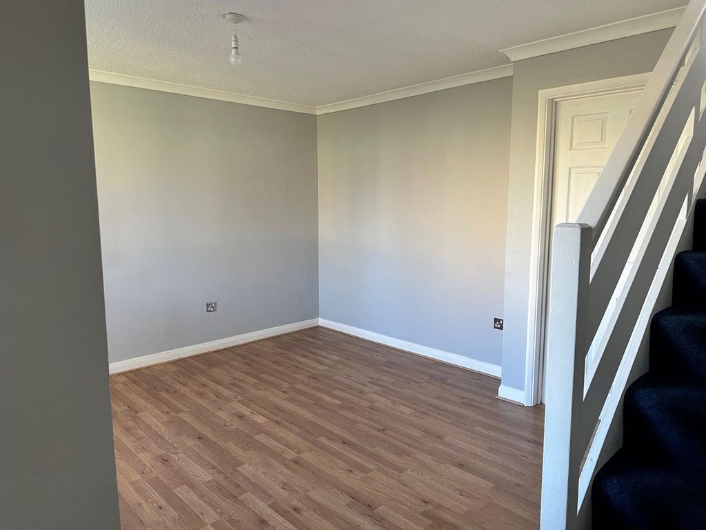 Property photo 3 of 11 Lounge.Jpg