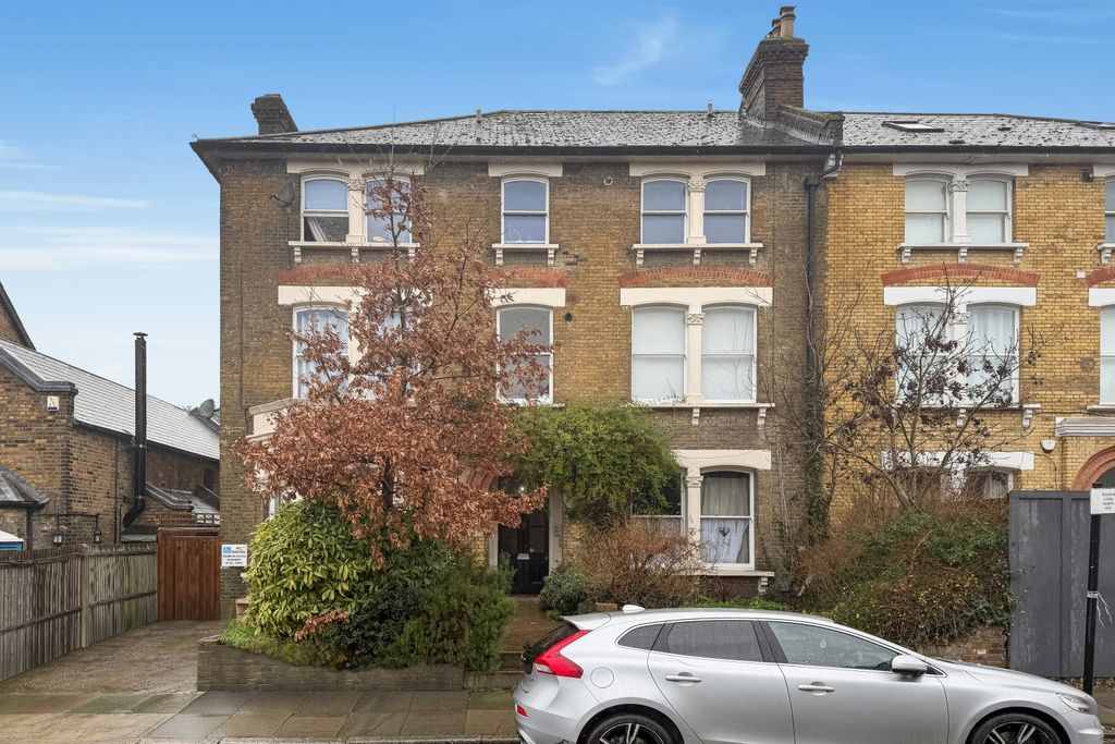 Property photo 1 of 9