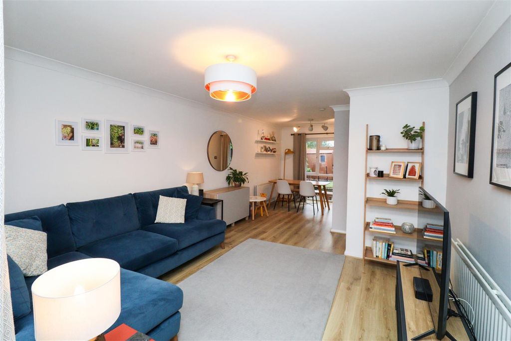 Property photo 2 of 16 Living Room