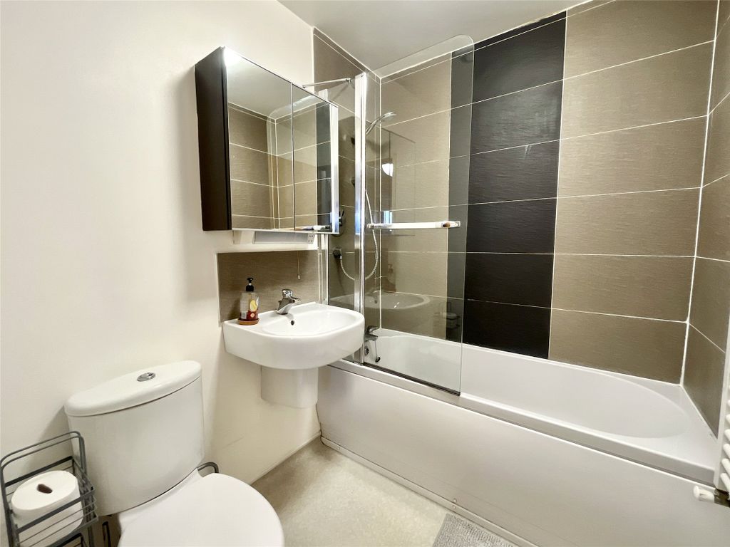 Property photo 3 of 20 Bathroom