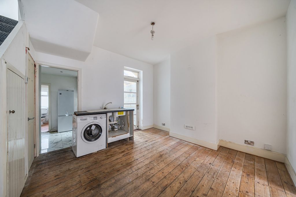 Property photo 3 of 17 Reception