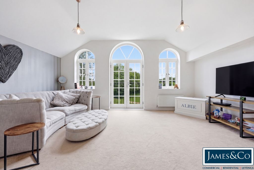 Property photo 2 of 13 11Ridleyg
