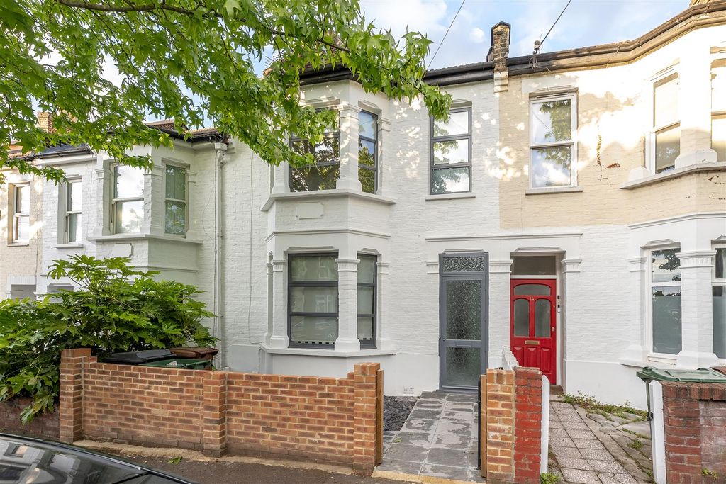 Property photo 1 of 34 Falmer Road, E17