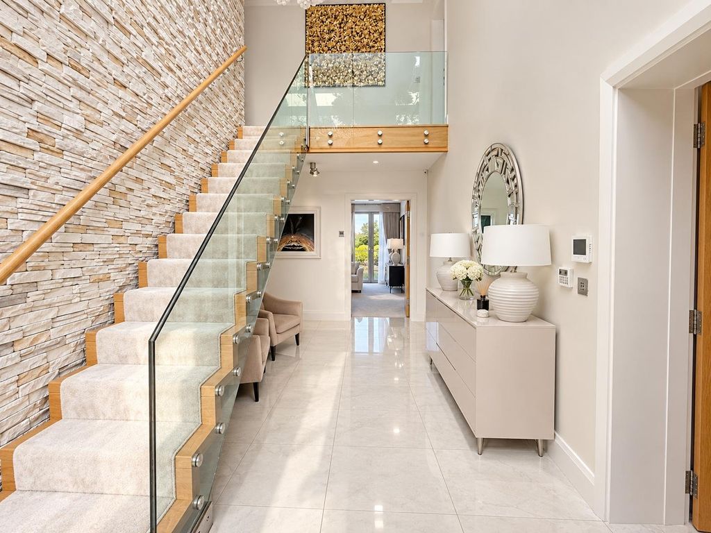 Property photo 3 of 27 Hallway