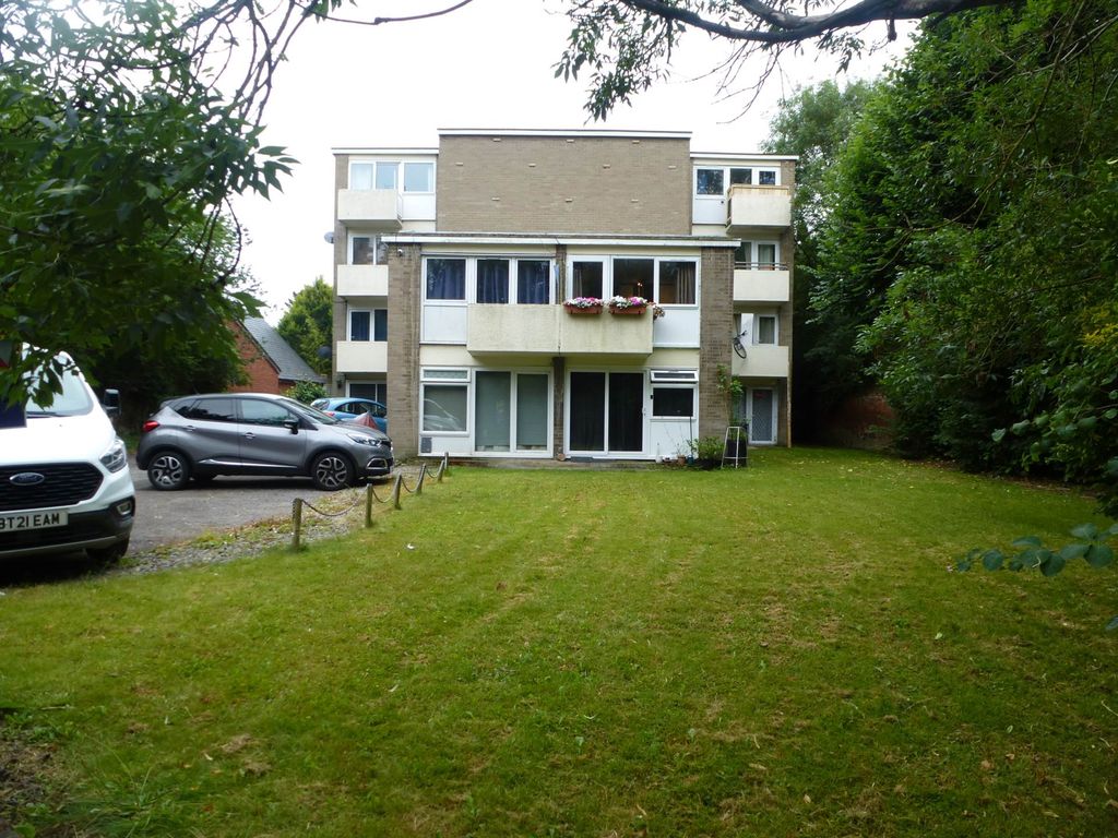 Property photo 2 of 9