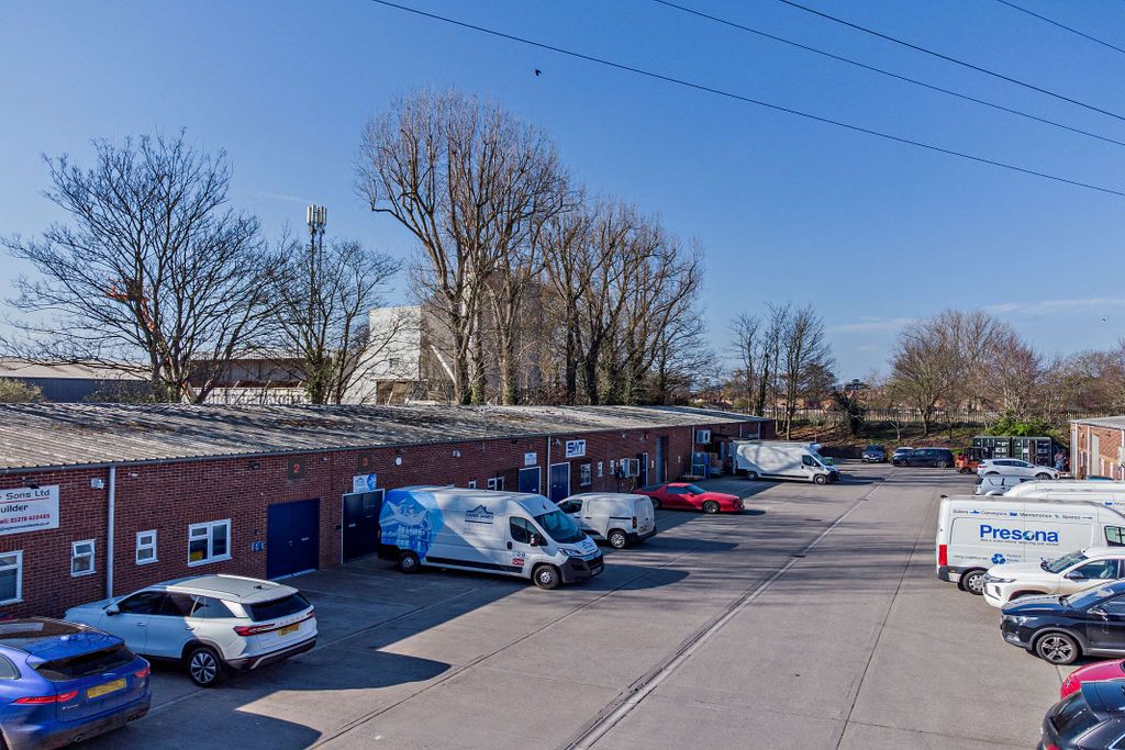 Property photo 3 of 5 8641598-Exterior31-800