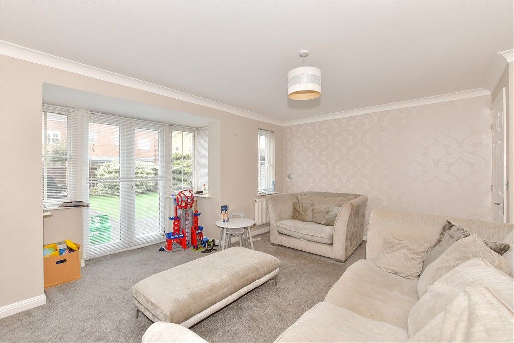 Property photo 2 of 10 Lounge