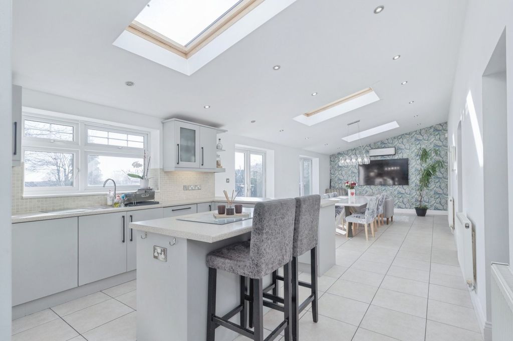 Property photo 3 of 30