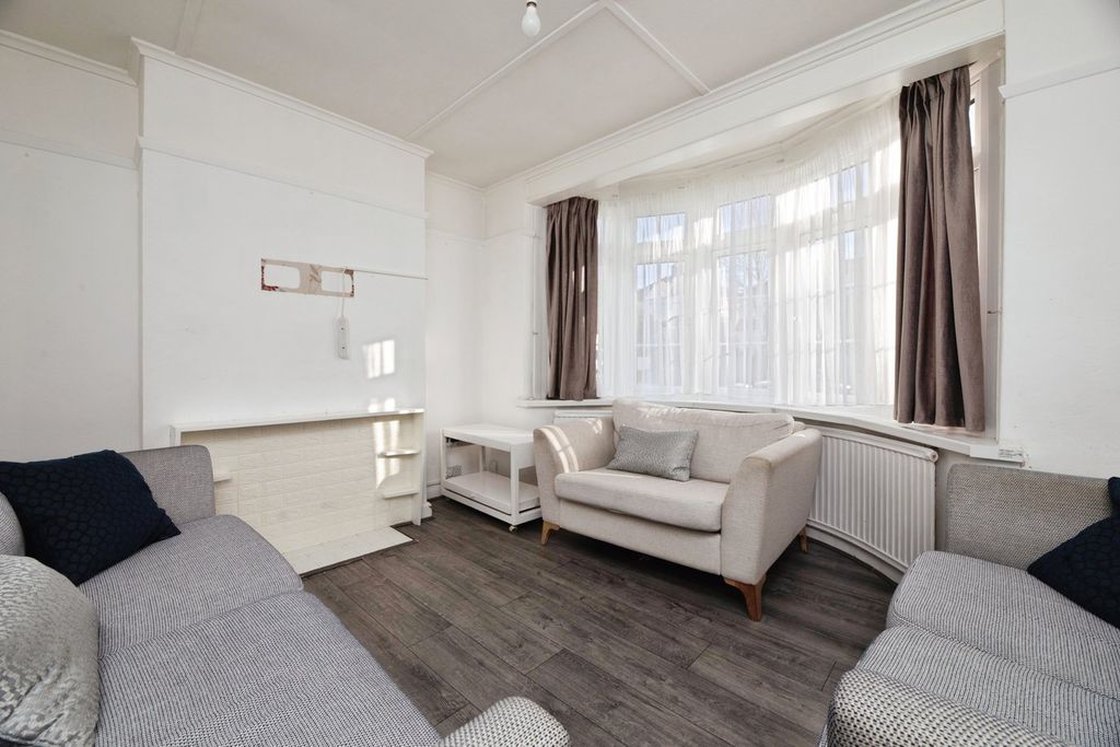 Property photo 2 of 20