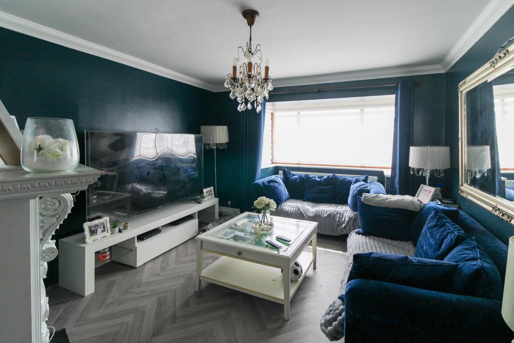 Property photo 3 of 22 Living Room