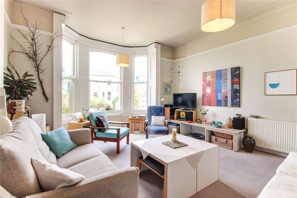 Property photo 3 of 18 Sitting Room