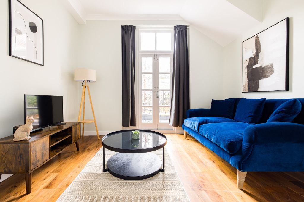 Property photo 1 of 31 Living Room