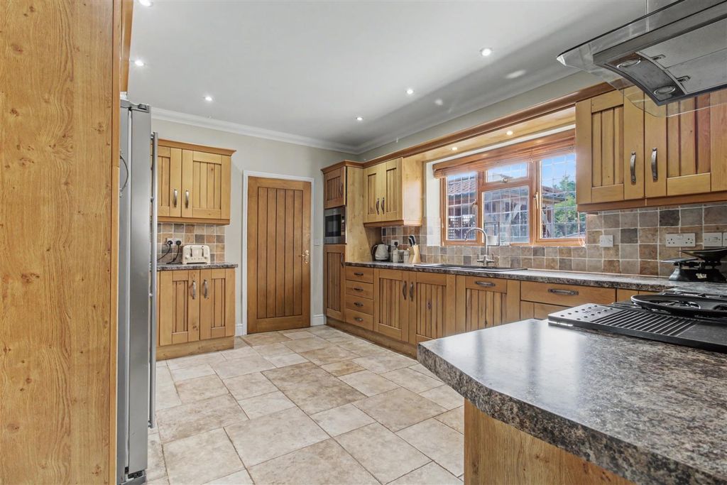 Property photo 3 of 36 Kitchen