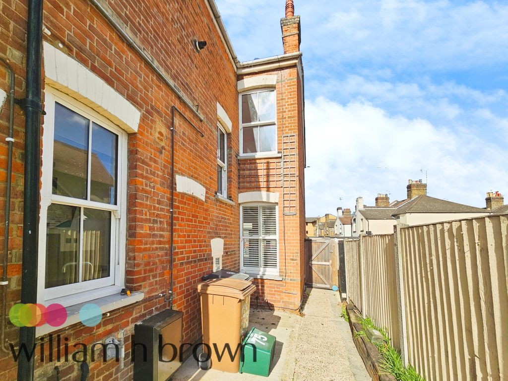 Property photo 2 of 19 Image