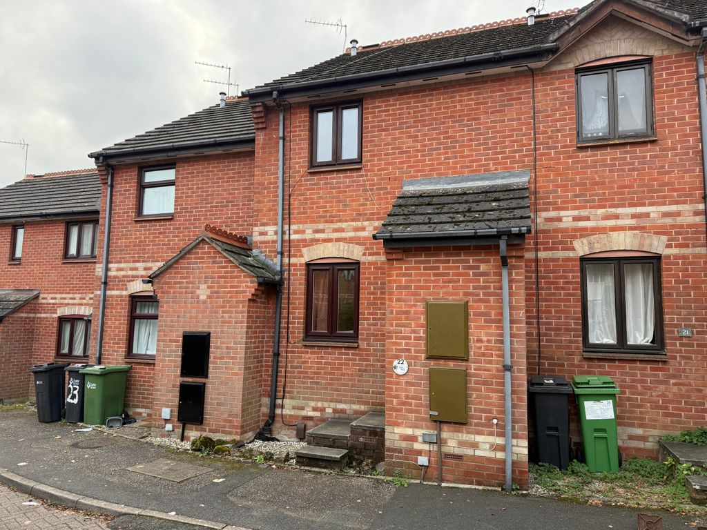 Property photo 1 of 7 Willow Walk