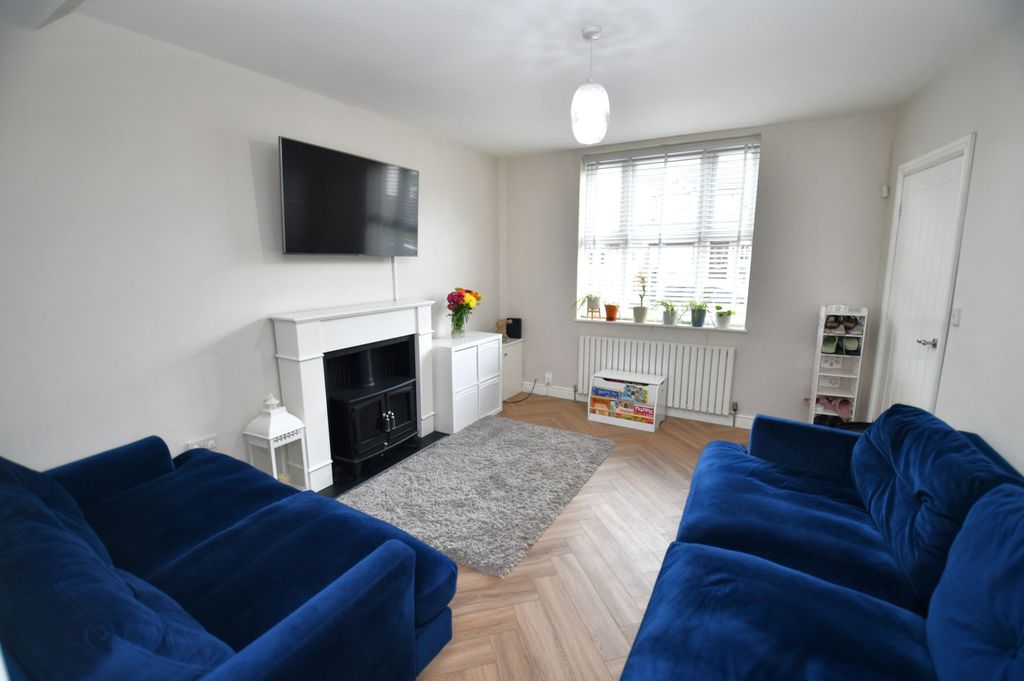 Property photo 2 of 17