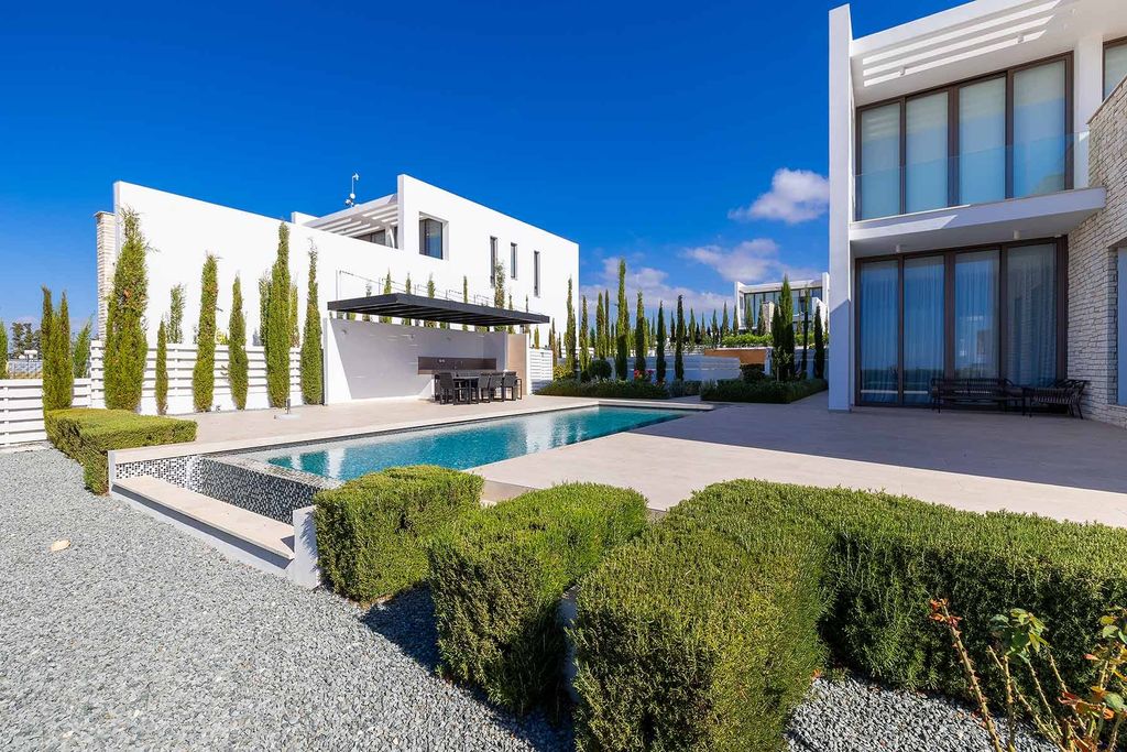 Property photo 1 of 21