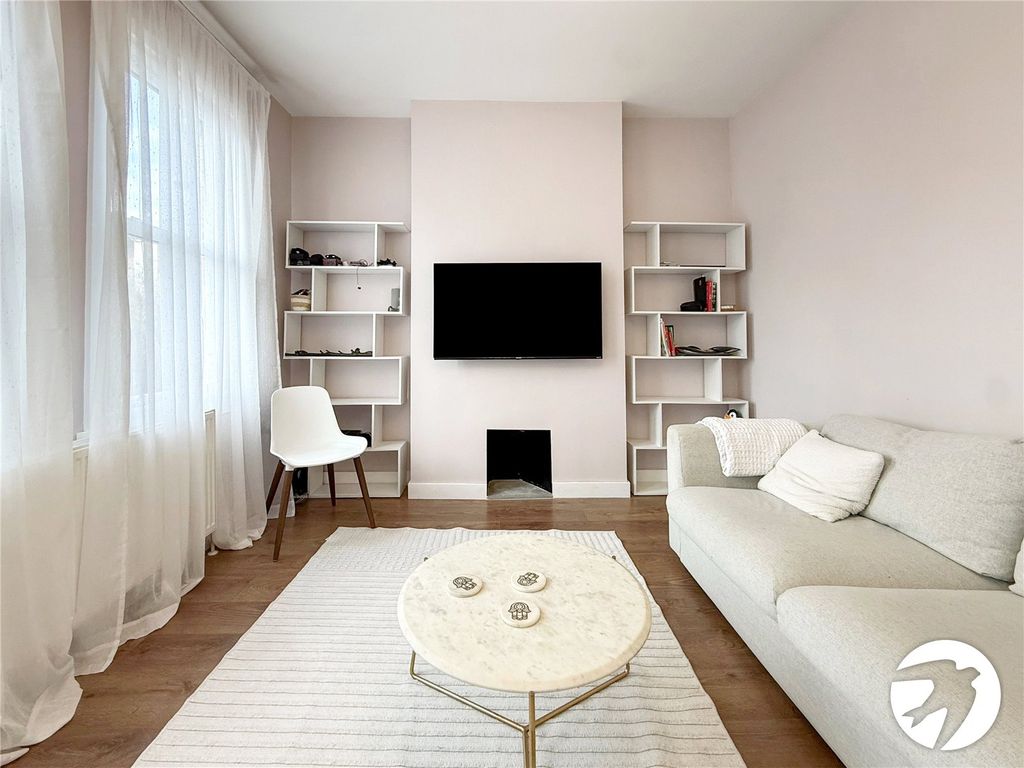 Property photo 2 of 12 Lounge