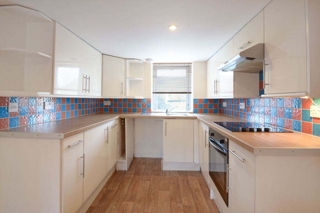 Property photo 2 of 14 Kitchen