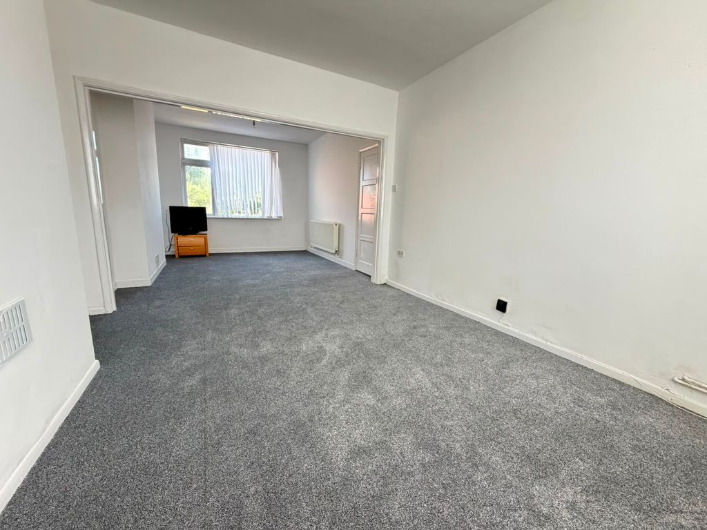 Property photo 3 of 16 22420Aee-194F-41E9-8864-B0773Ed61Bf5