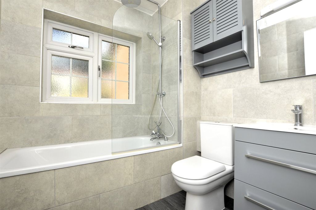 Property photo 3 of 14 Bathroom