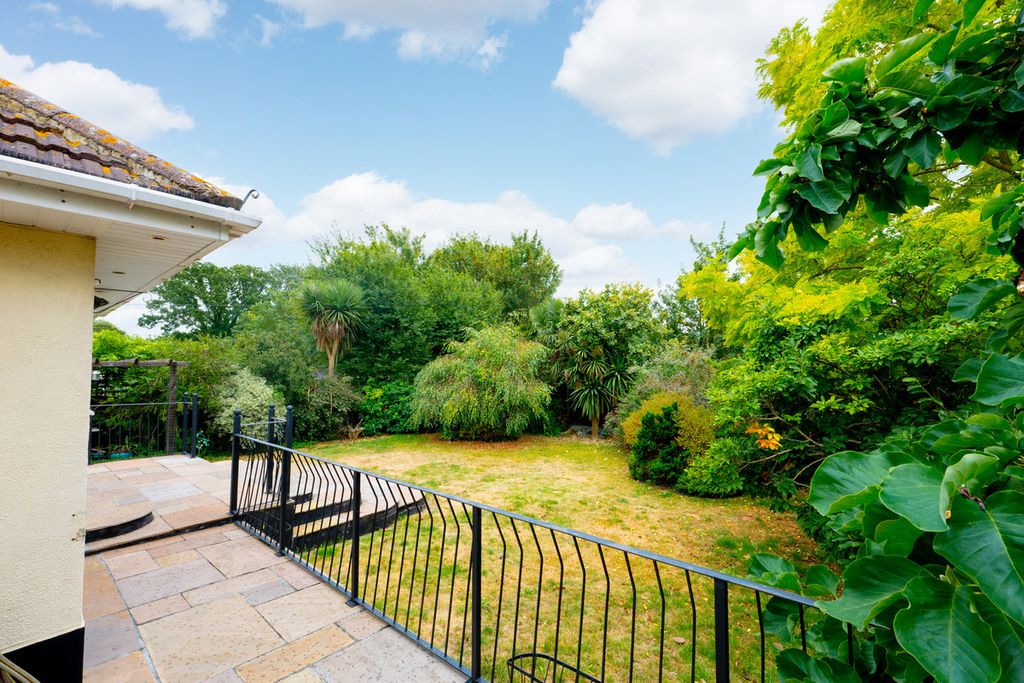 Property photo 2 of 27