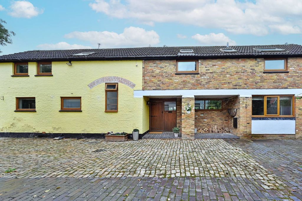 Property photo 2 of 39