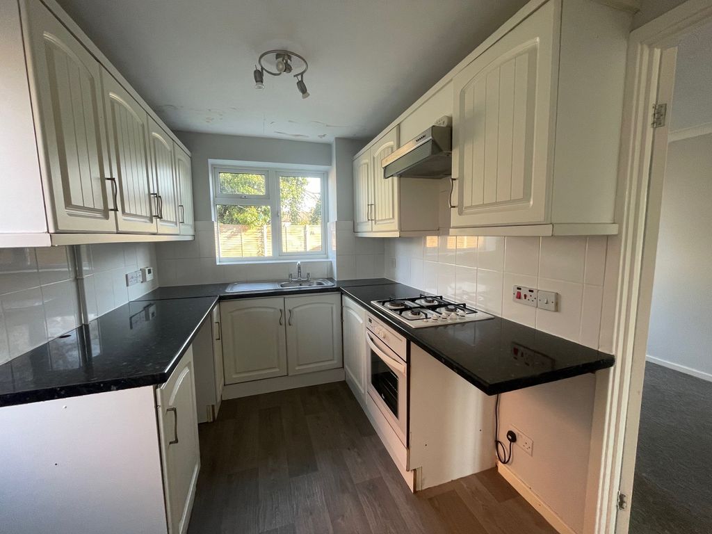 Property photo 3 of 8 Kitchen