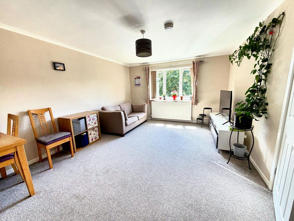 Property photo 2 of 10 Living Room