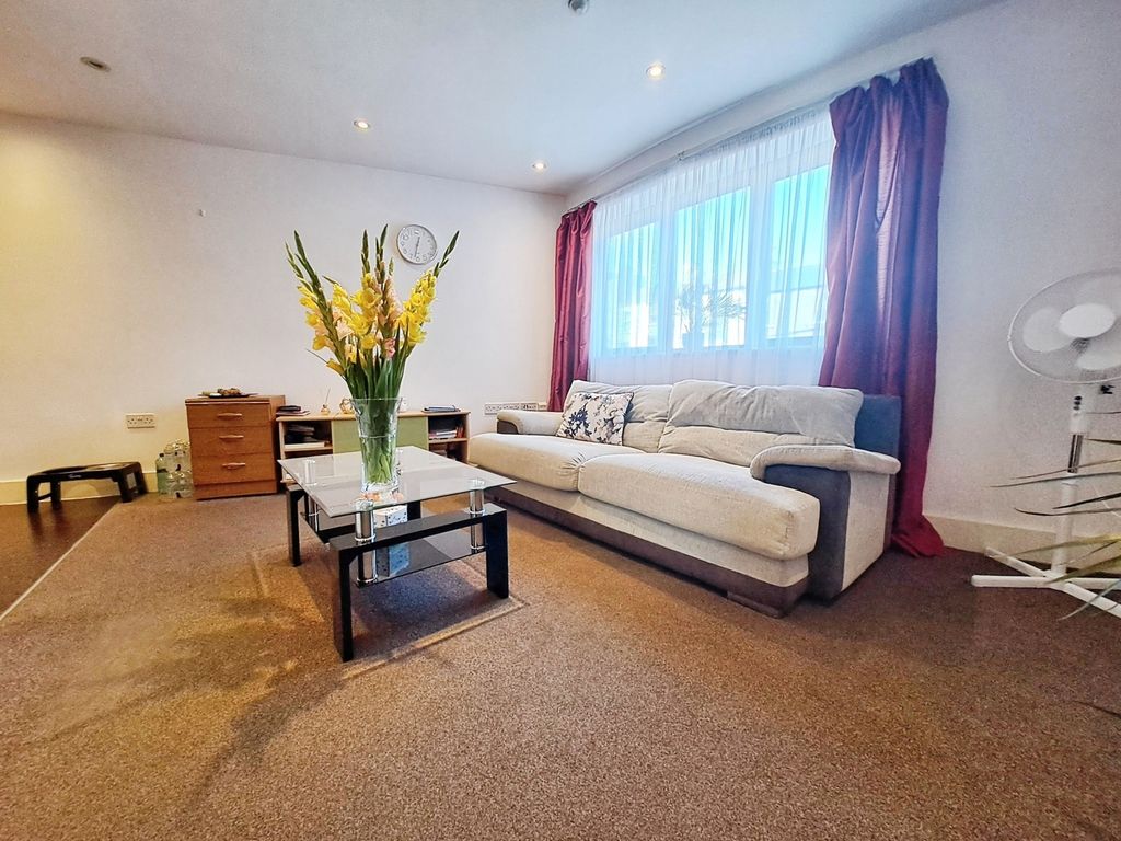 Property photo 2 of 7 Pbox-Img.Jpg