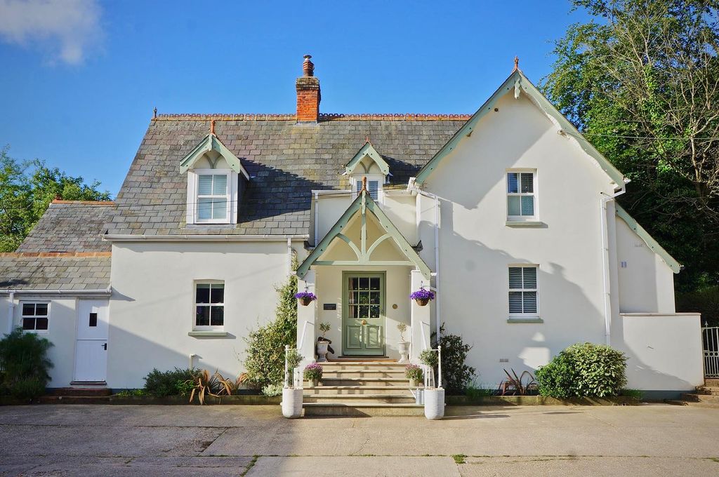 Property photo 2 of 97