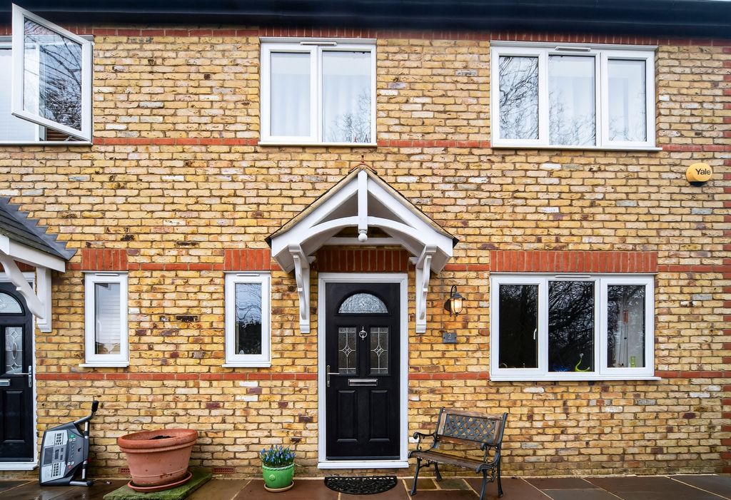 Property photo 2 of 25