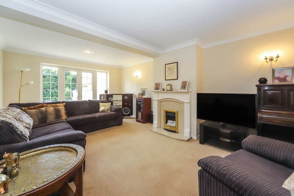 Property photo 2 of 22