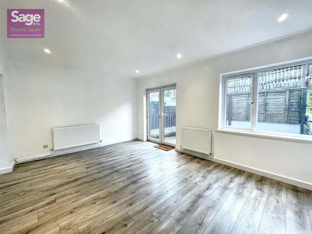 Property photo 3 of 25