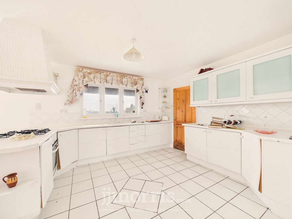 Property photo 3 of 30