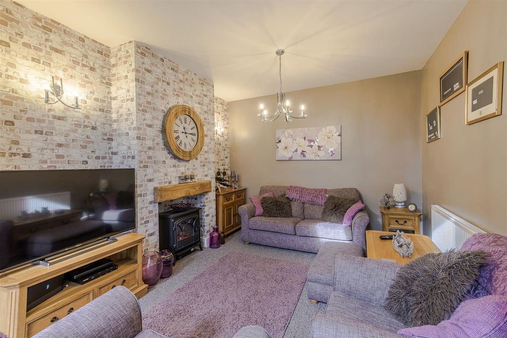 Property photo 3 of 29 Living/Dining Room