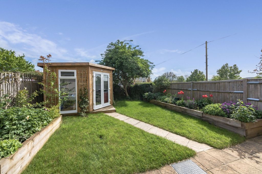 Property photo 2 of 24