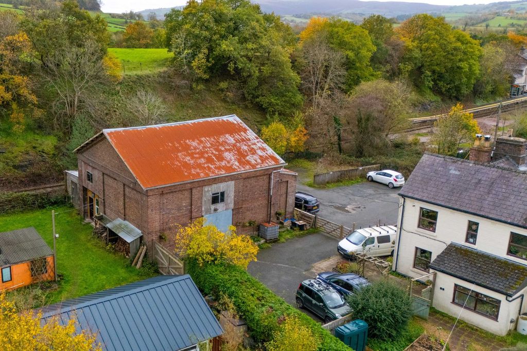 Property photo 2 of 26